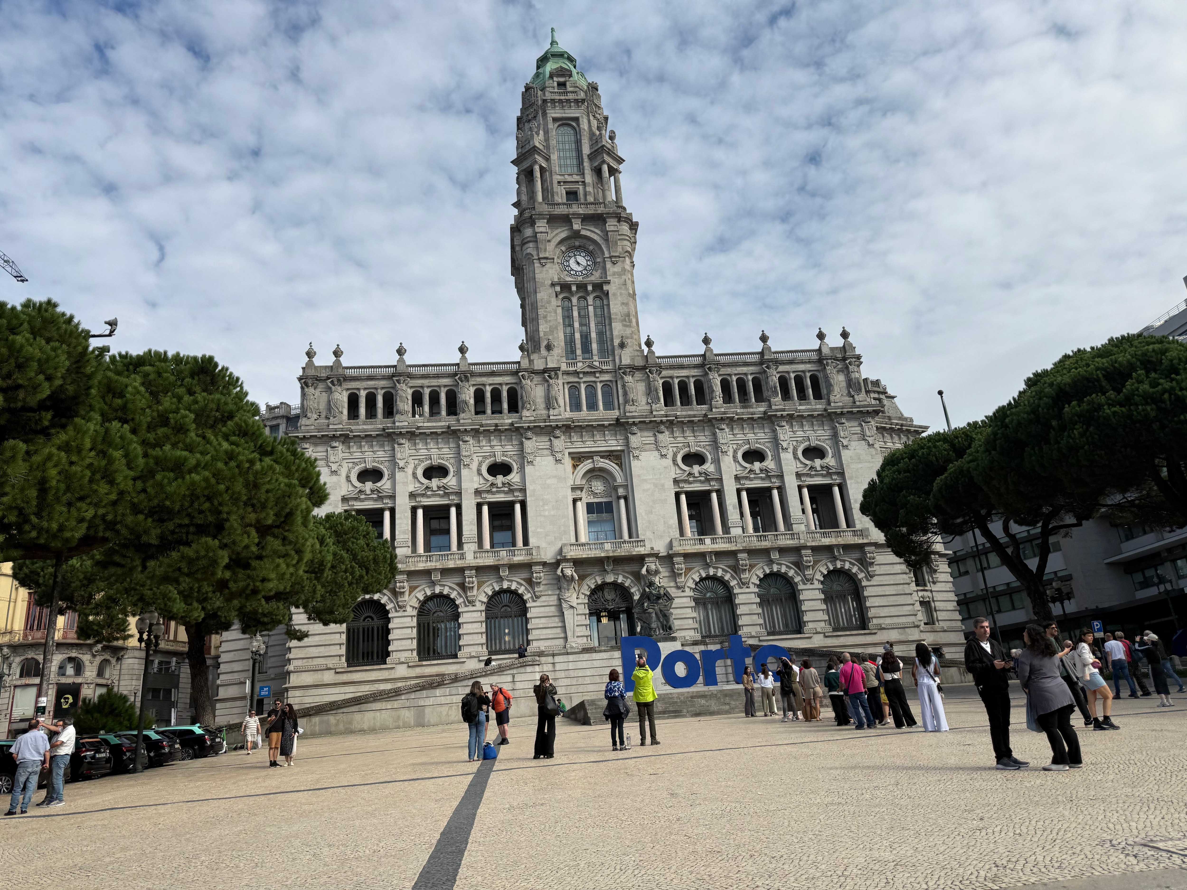 across Boutique Aliados👍🏼 suggest to take the walking tour from here!! 