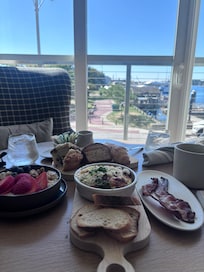 Breakfast at LR