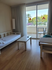 Chambre pour trois avec deux pièces