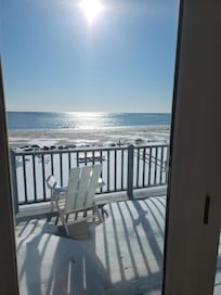 Even in winter, this is a lovely place to stay. The house was full of sunshine.