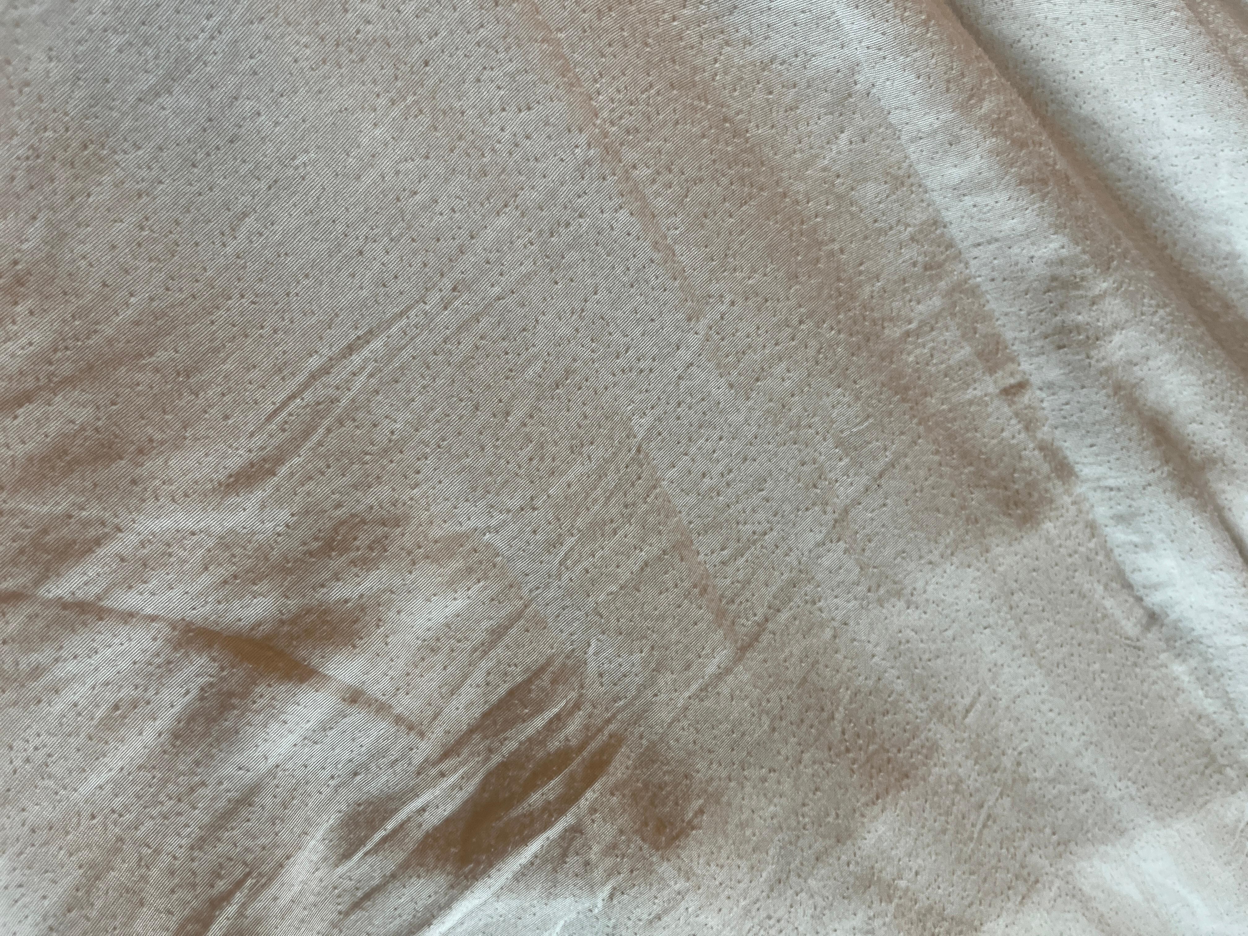 Sheets were cheap, old and pilling.