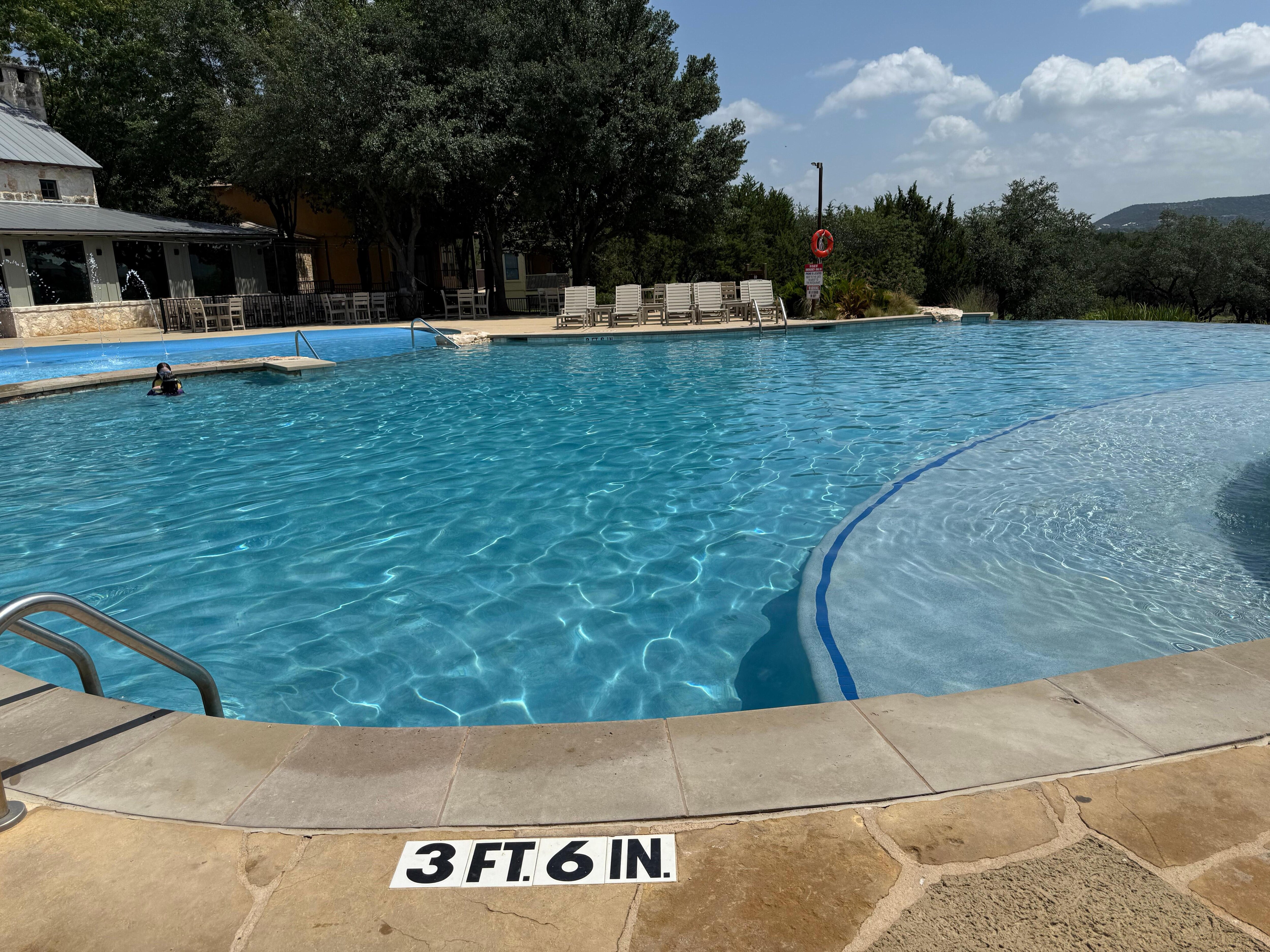 The beautiful infinity pool.