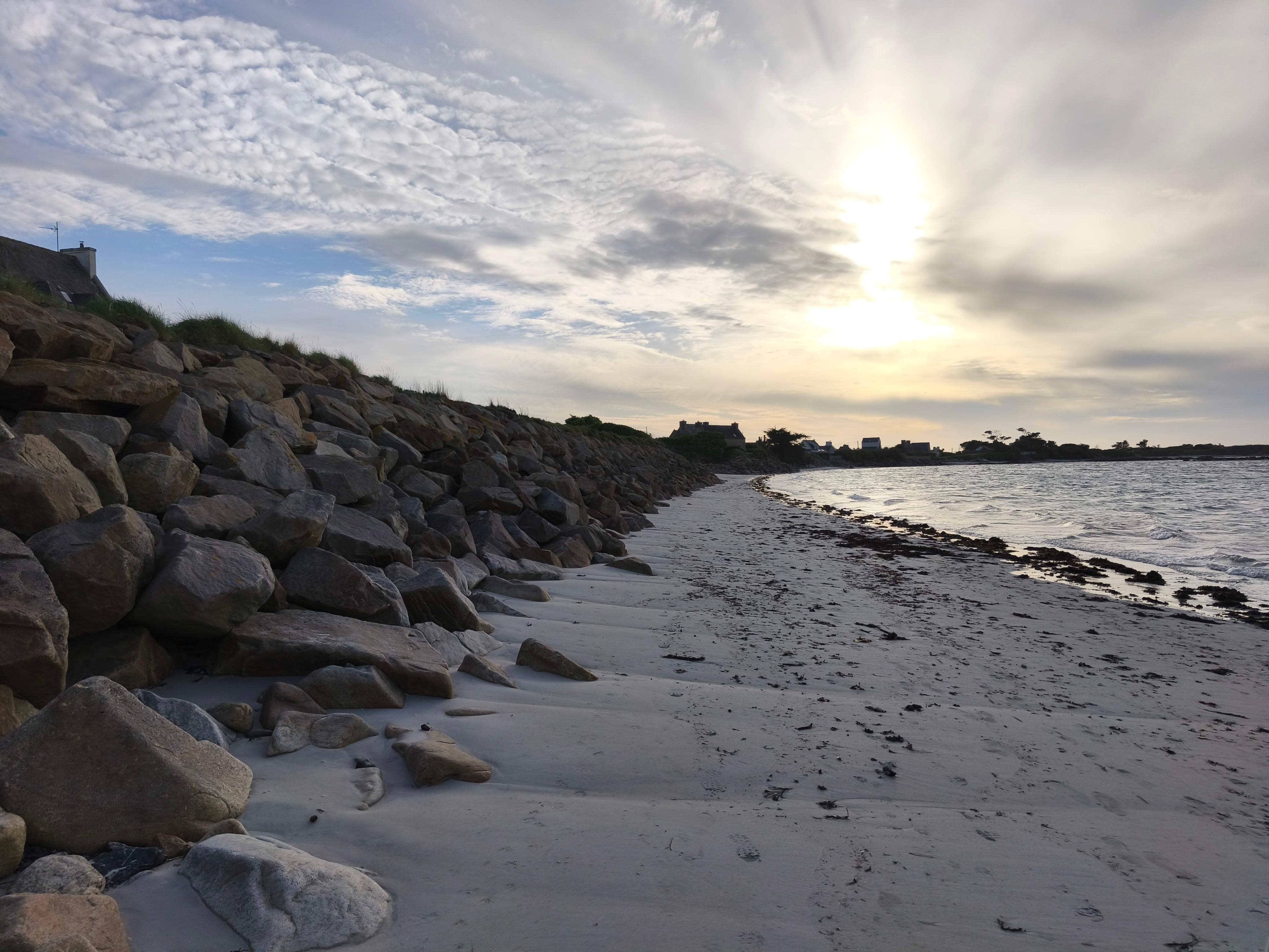 Plage à proximité à marée haute 