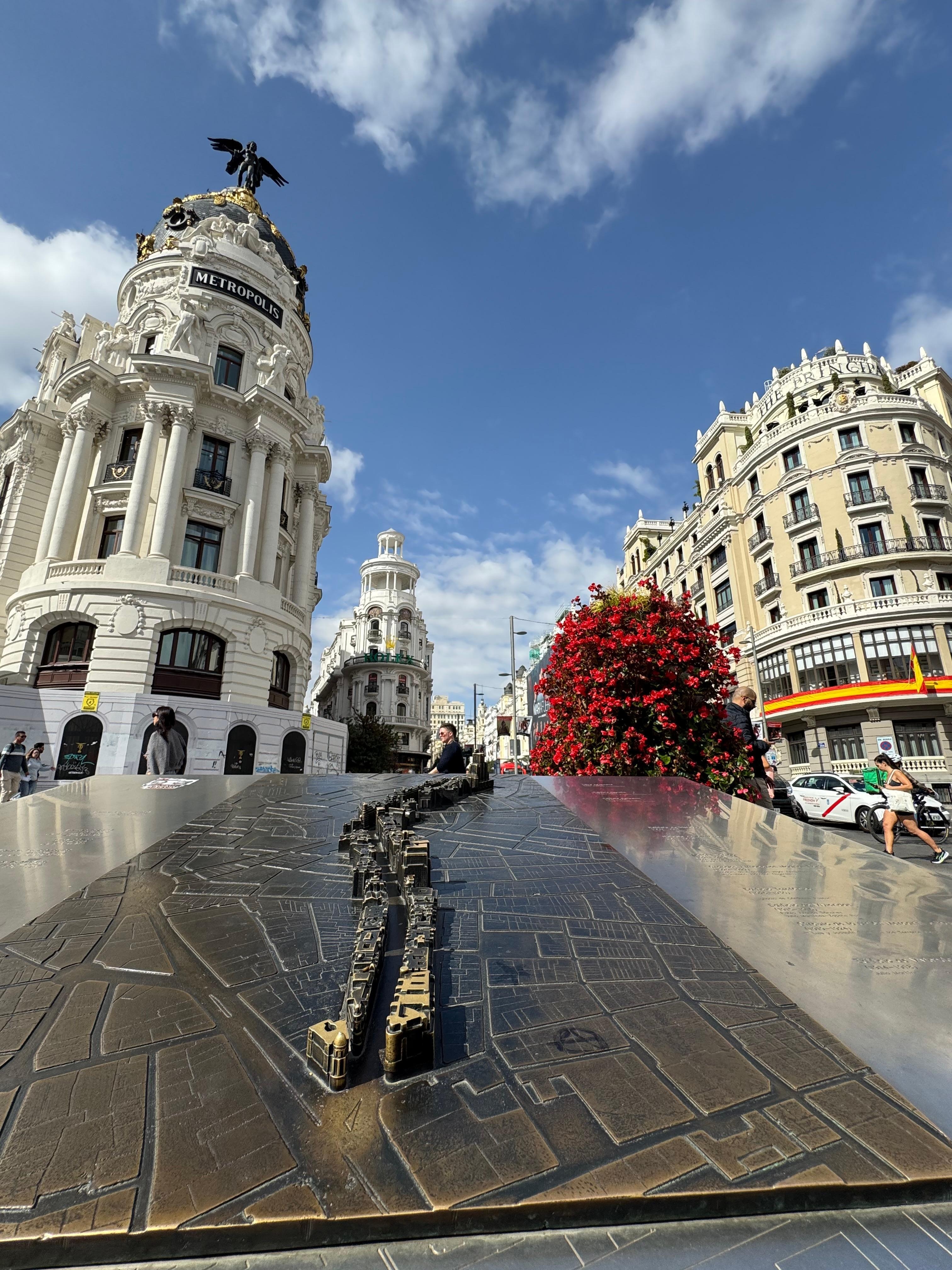 Experience. Architecture & history along the Gran Via