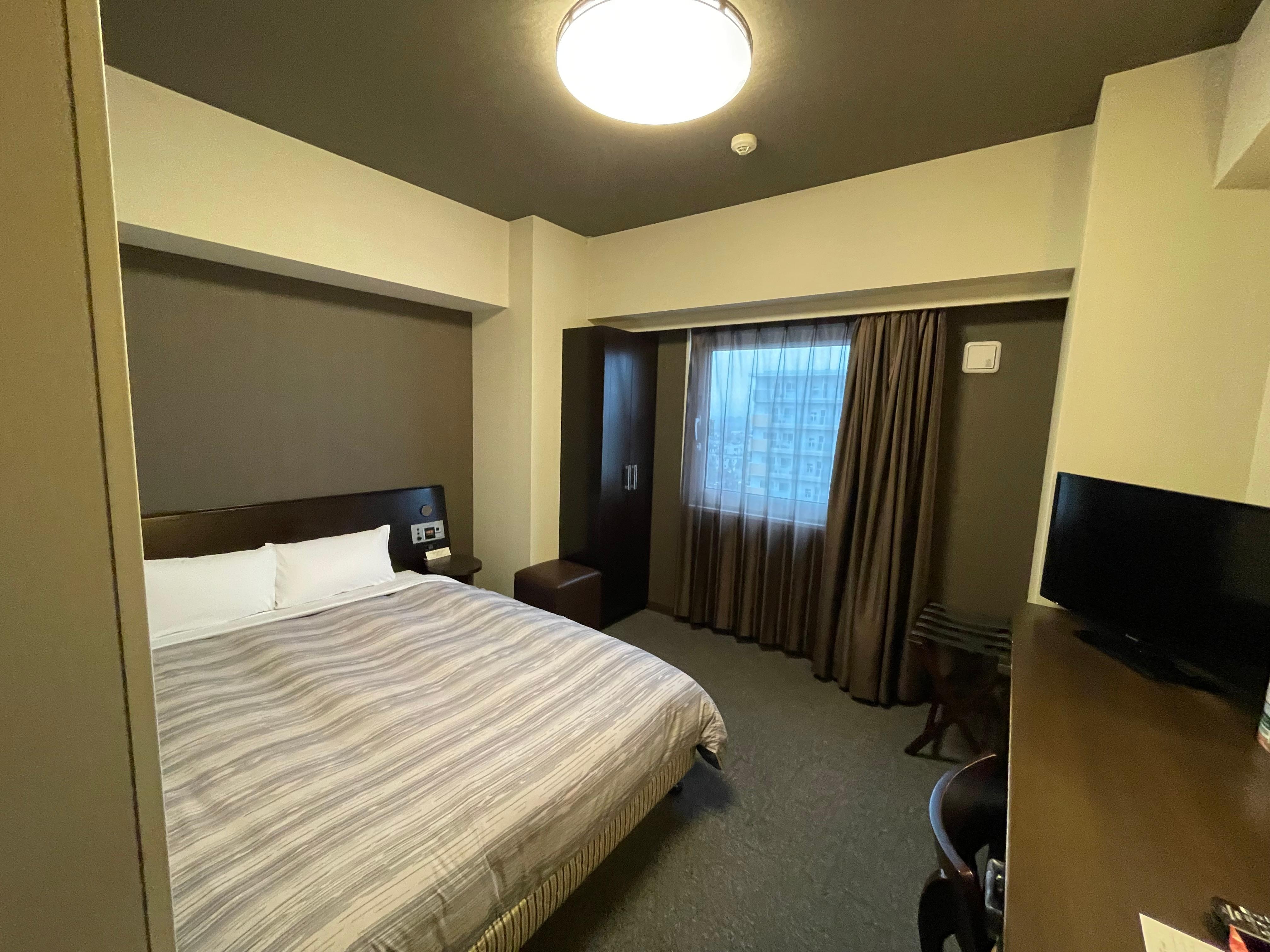 椅子が二つあるので、部屋でもゆっくりくつろげました。掃除もバッチリ綺麗。