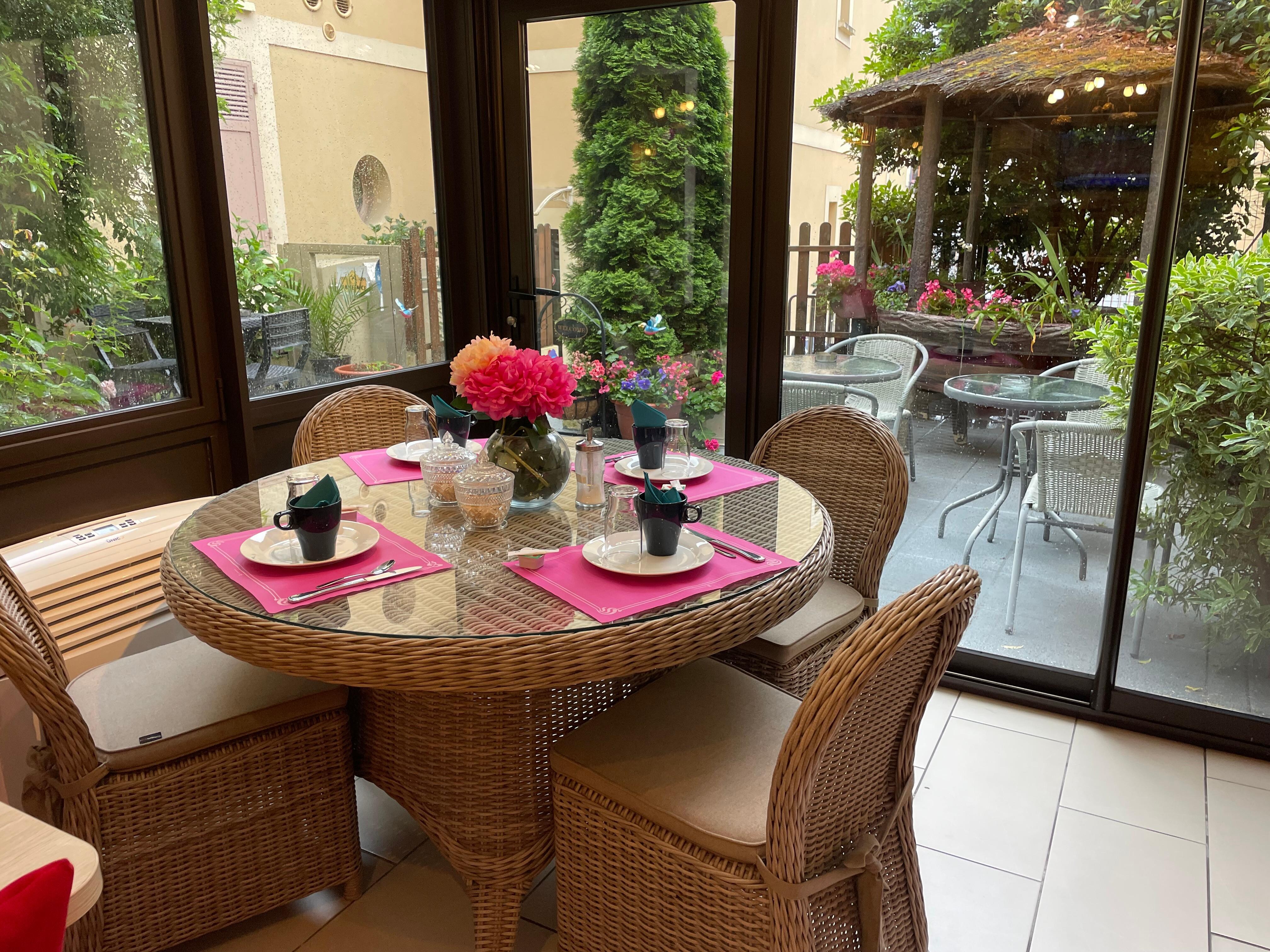 The lovely breakfast room.