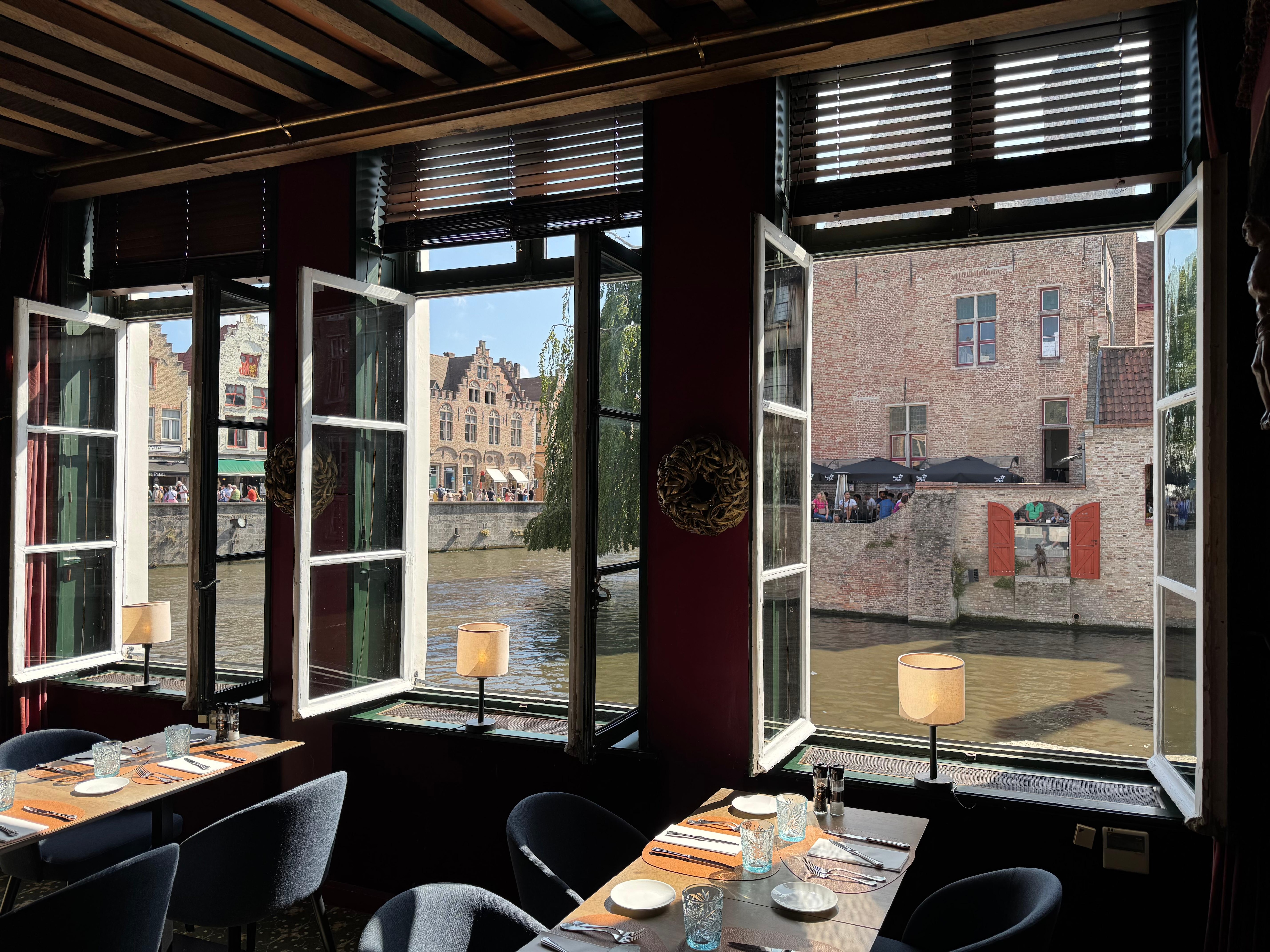 Udsigt til kanalen fra restauranten 