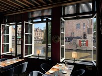 Udsigt til kanalen fra restauranten