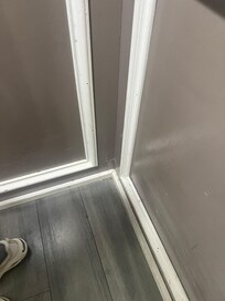 (Dirty baseboards)