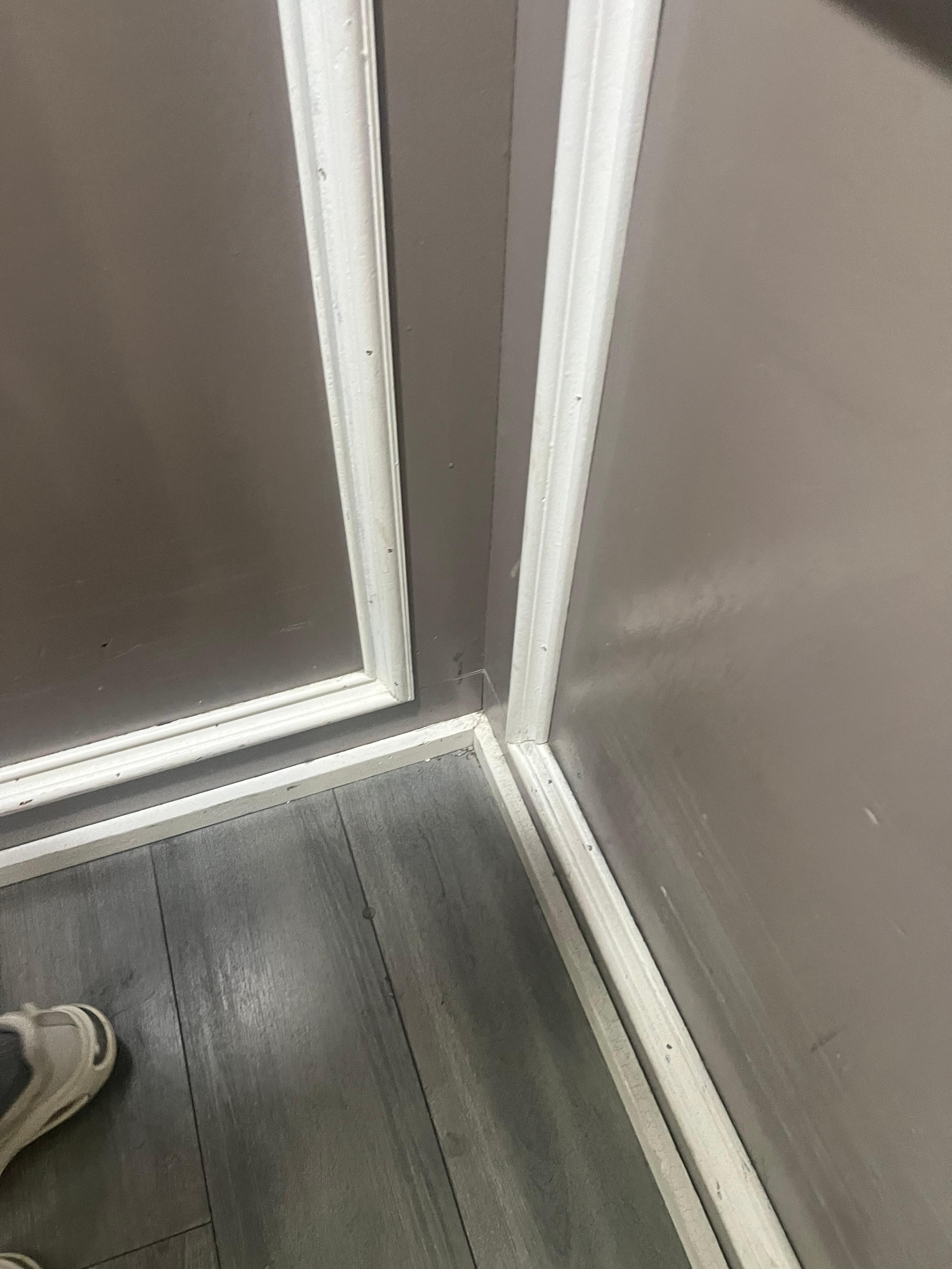 (Dirty baseboards)