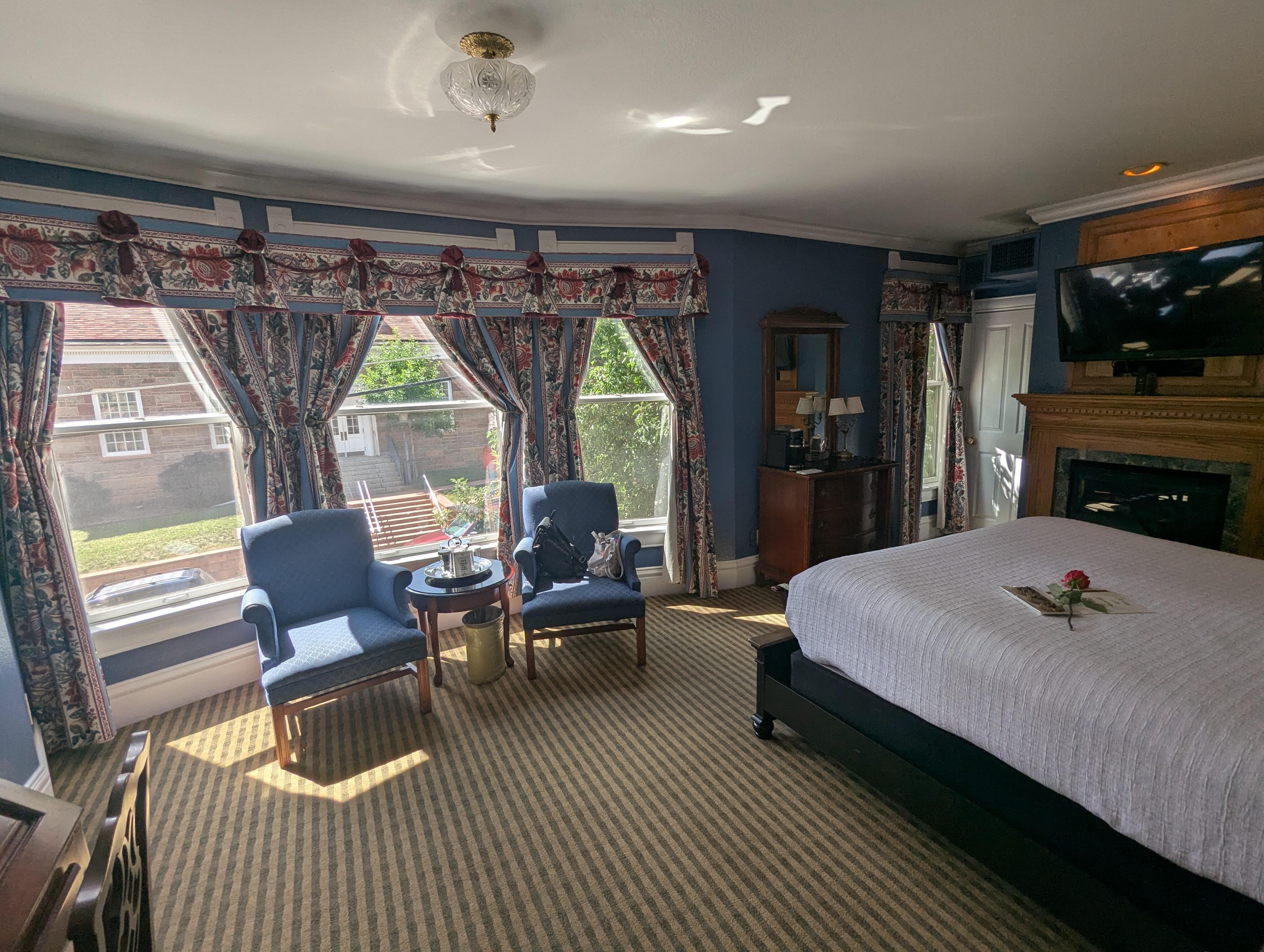 Spacious room (#201) though maybe I wouldn't  have thought it's a suite unless they said so.