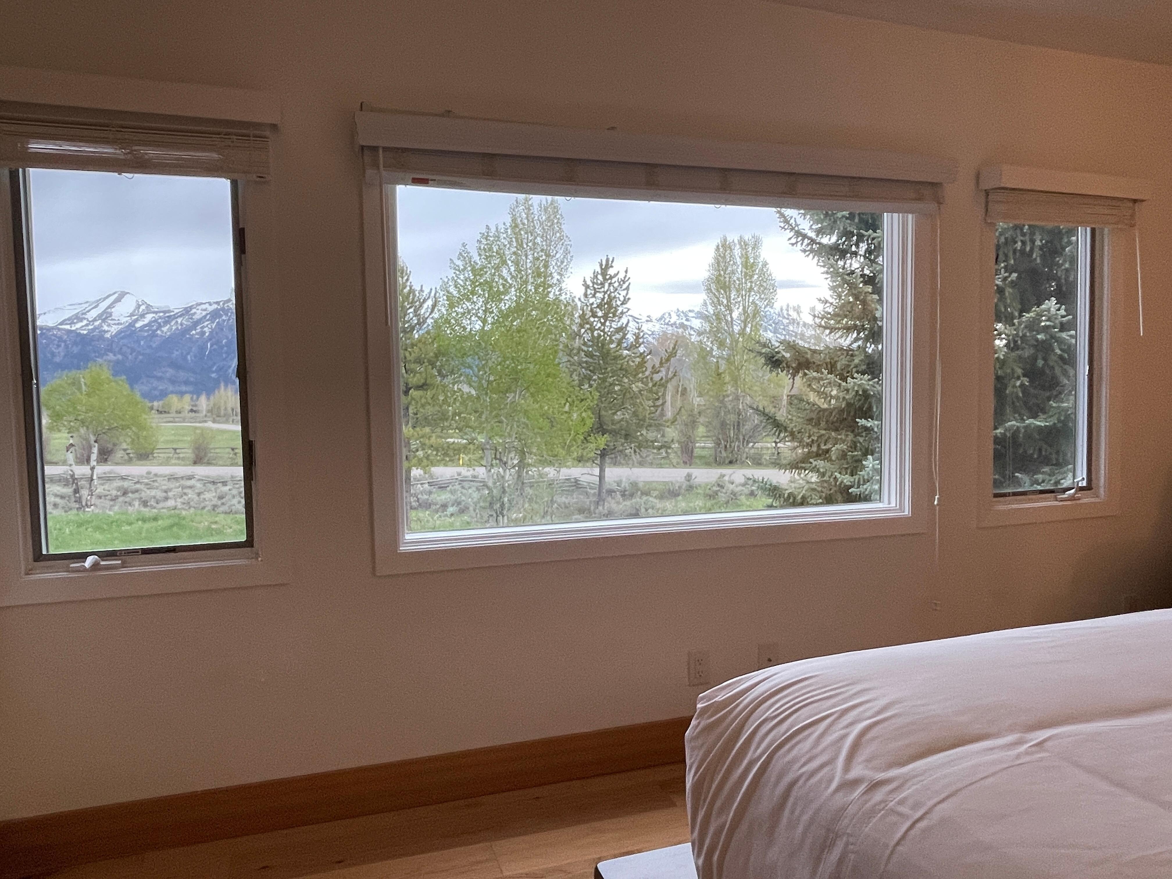 View from upstairs bedroom (w queen or king bed?)
