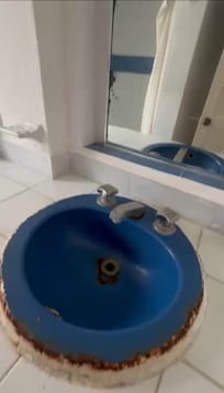 Óxido en lavamanos, iba con bebé de 2 años me daba miedo que se enferme