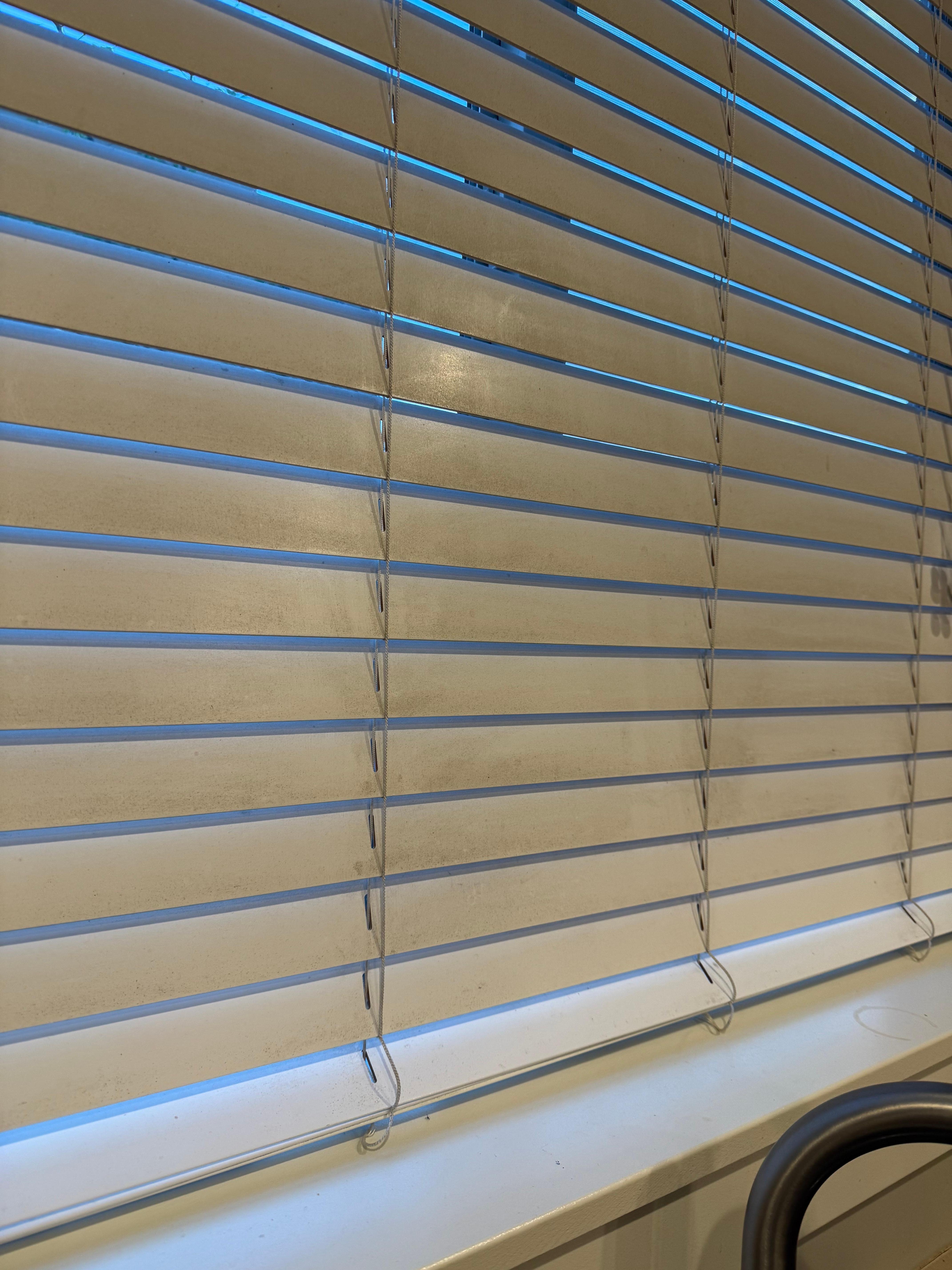 Dirty blinds