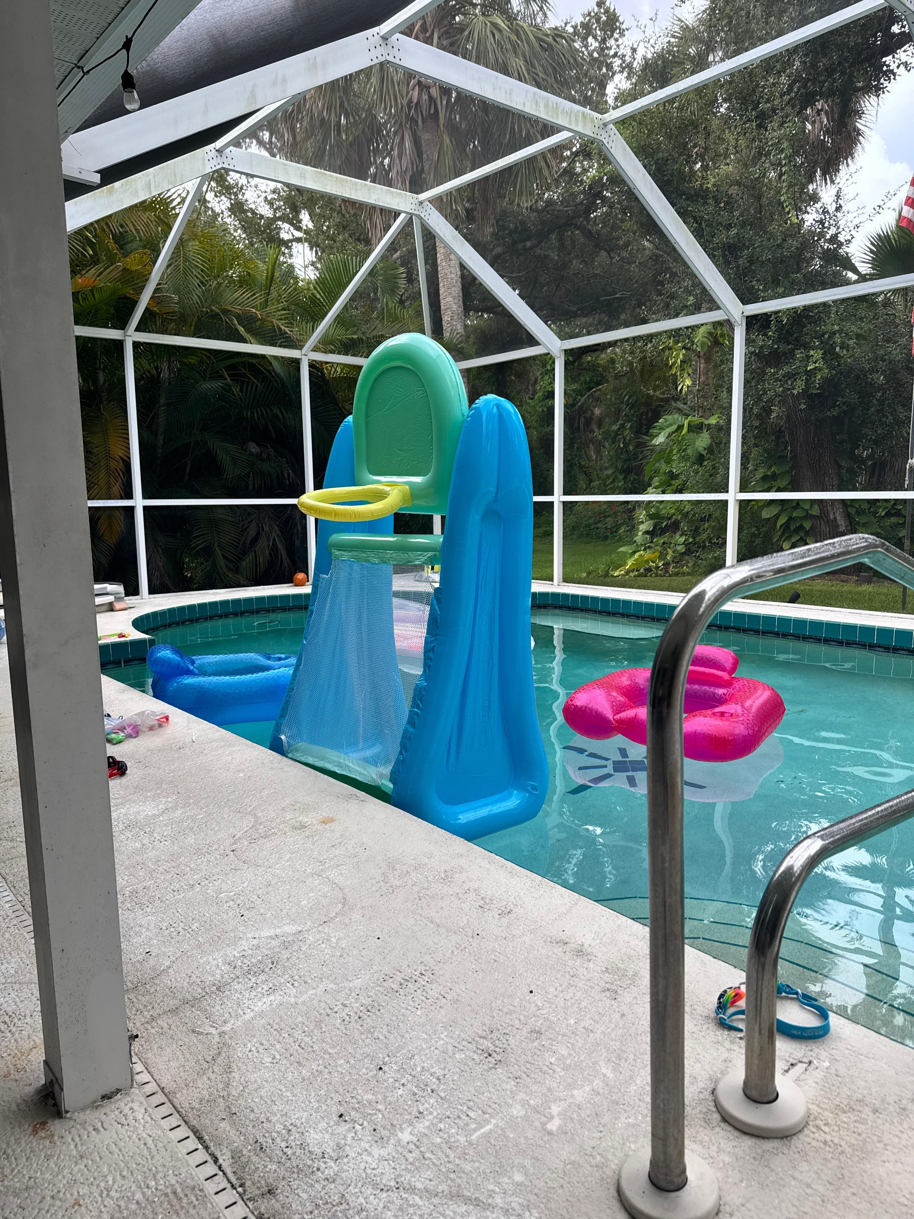 Spacious pool