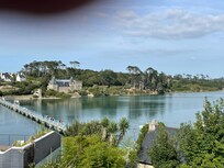 Passerelle du Croaë à marée haute vue de la maison