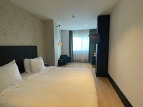 Chambre luxueuse et spacieuse et lumineuse