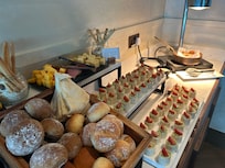 Club Lounge Food