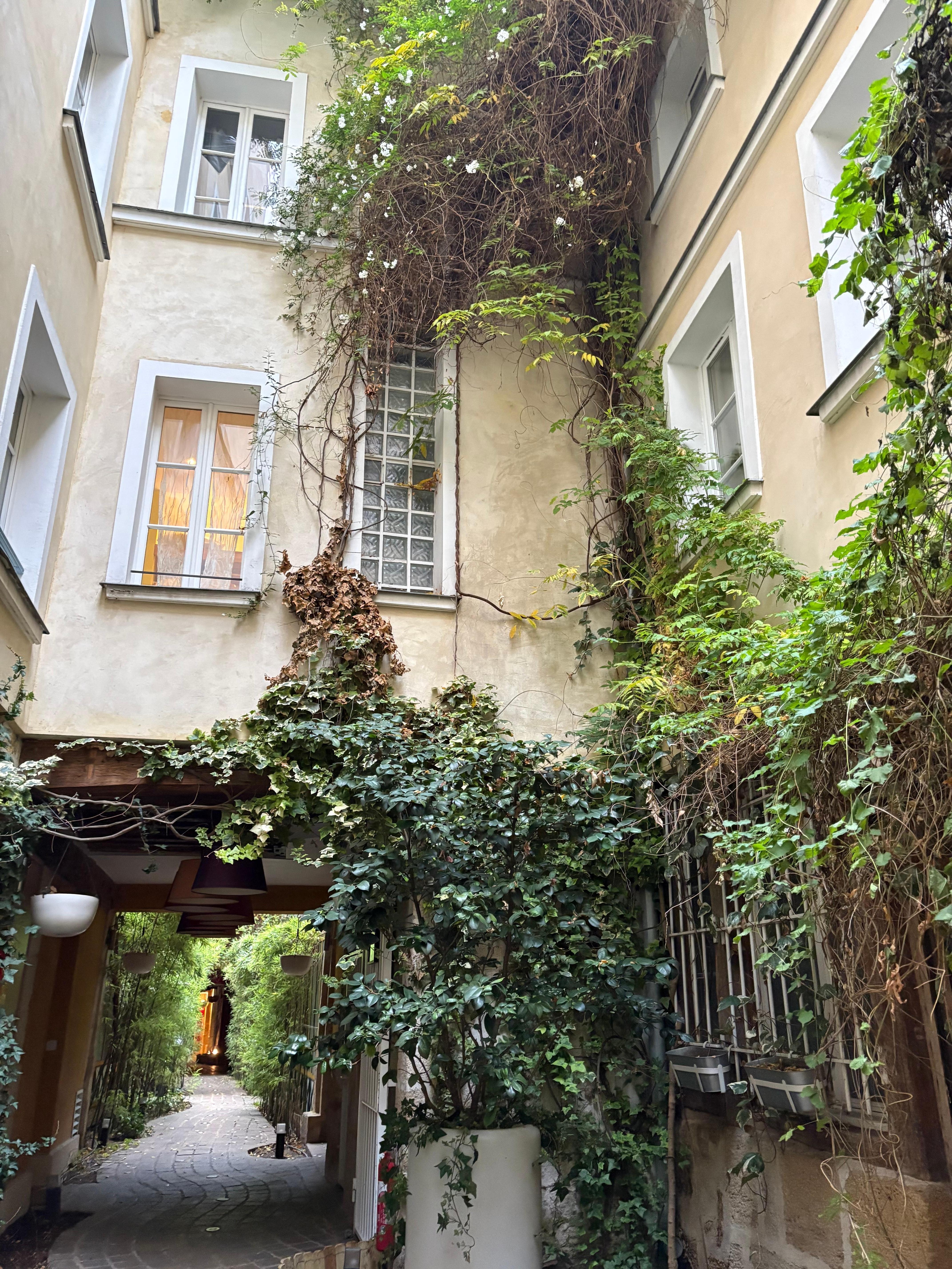 Outside view. The Shinning is on floor 3. There are 2 doors to the apartment. No elevators.