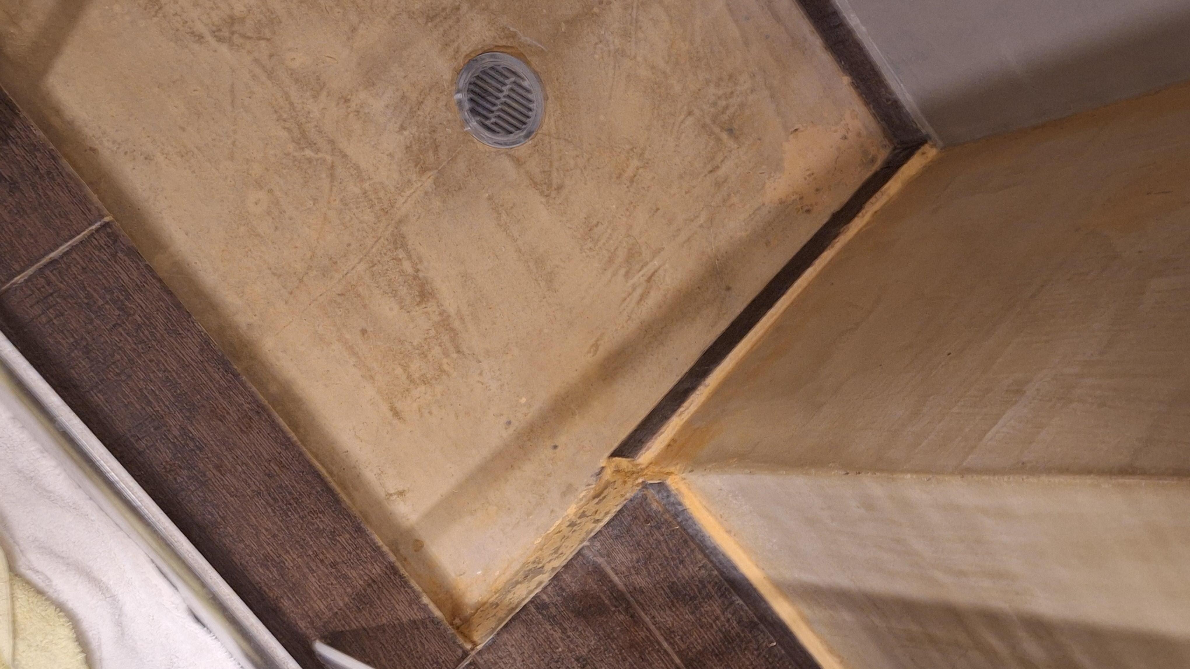 Un bac de douche peu engageant 