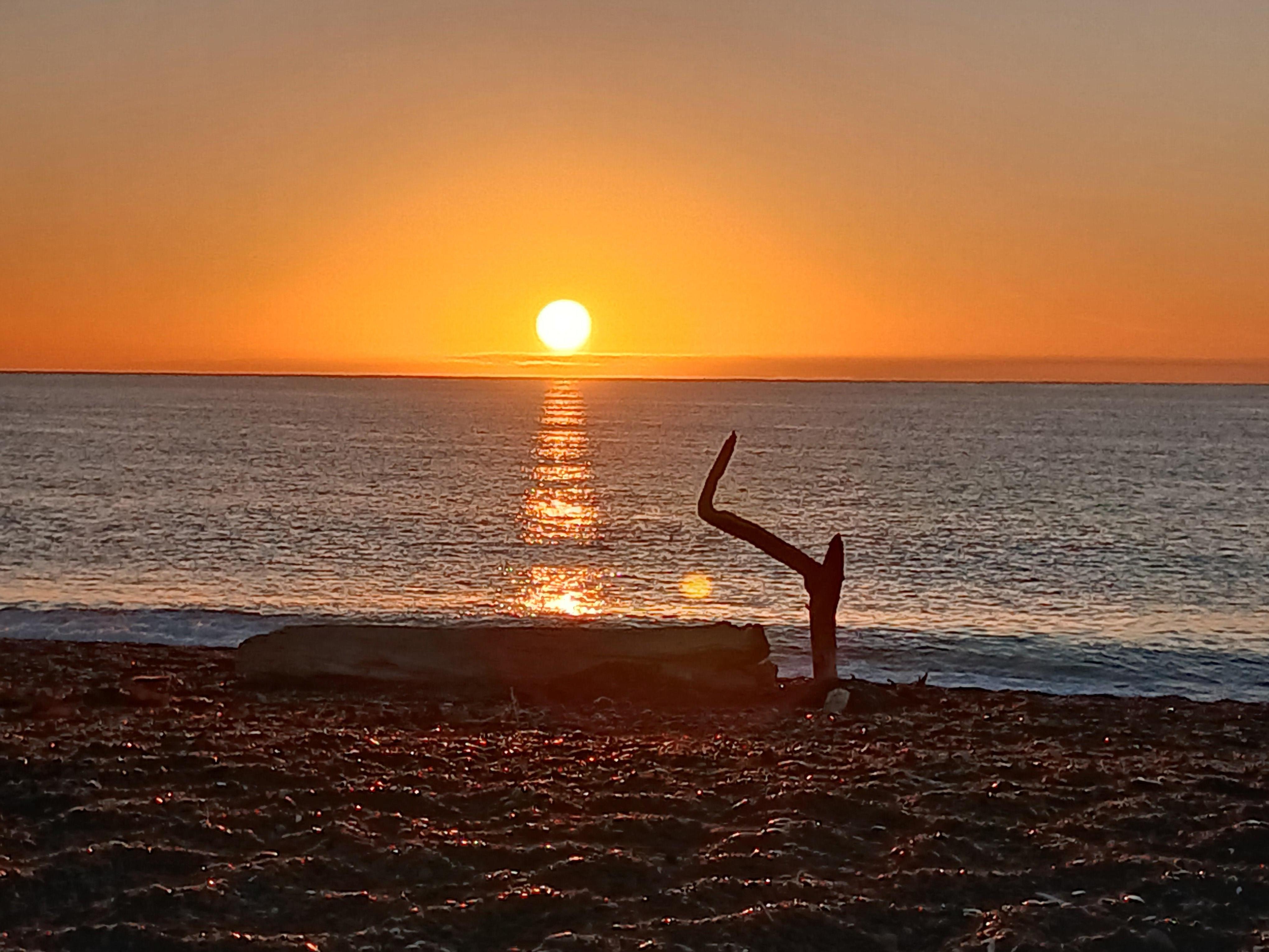 Sunrise on Napier beachfront.