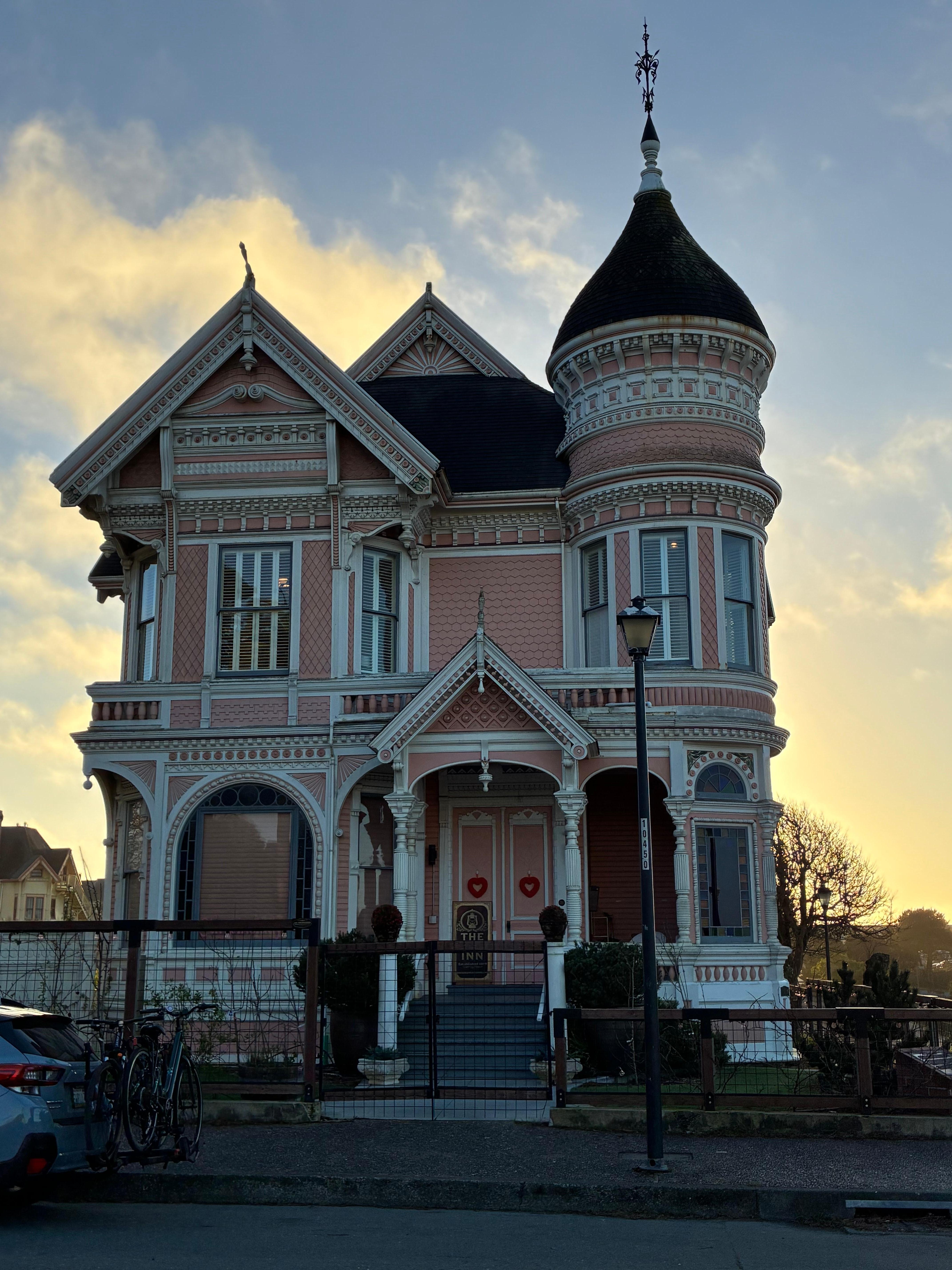 Pinc Lady- a gorgeous Victorian!