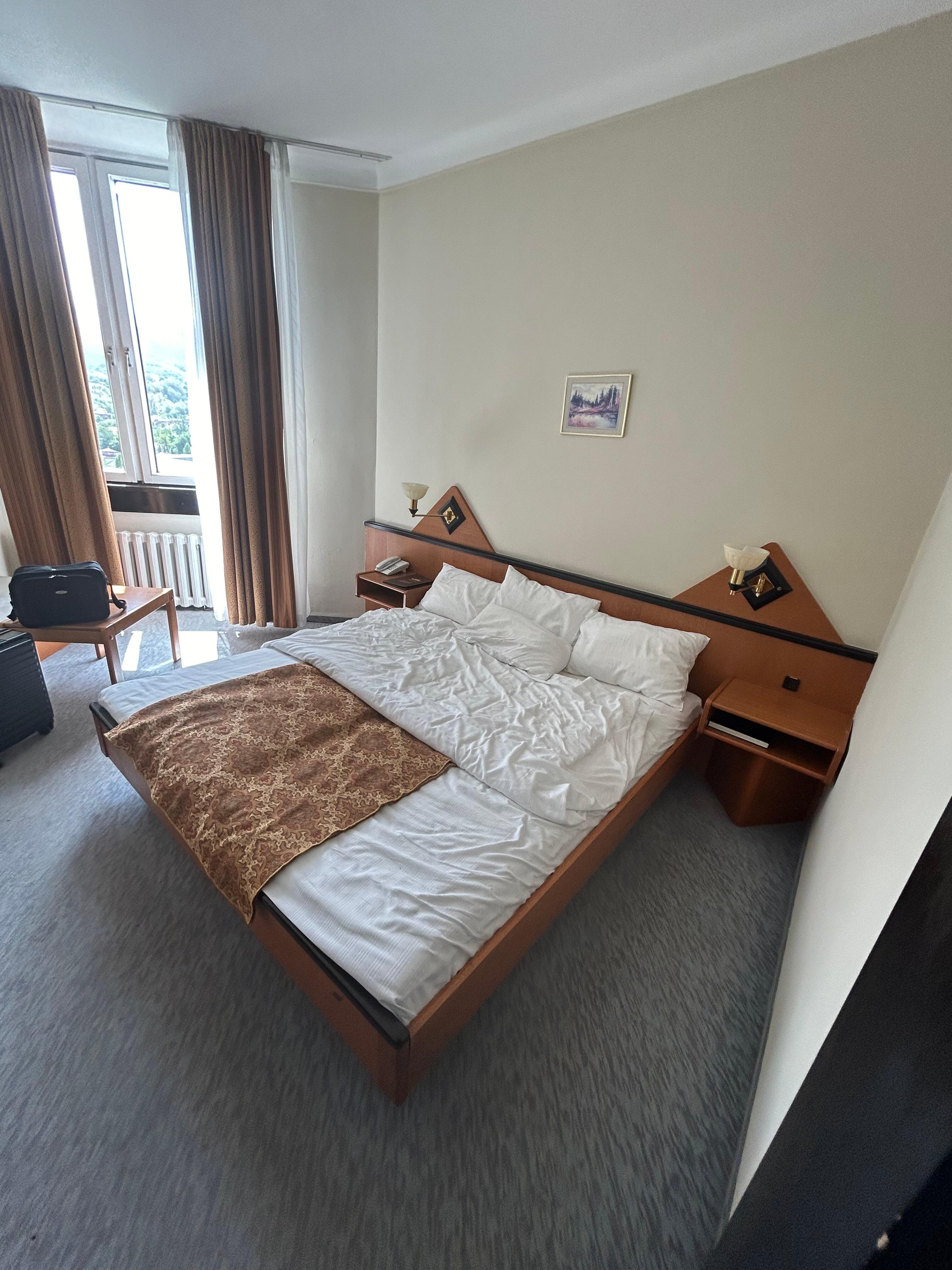 Room 8 th floor