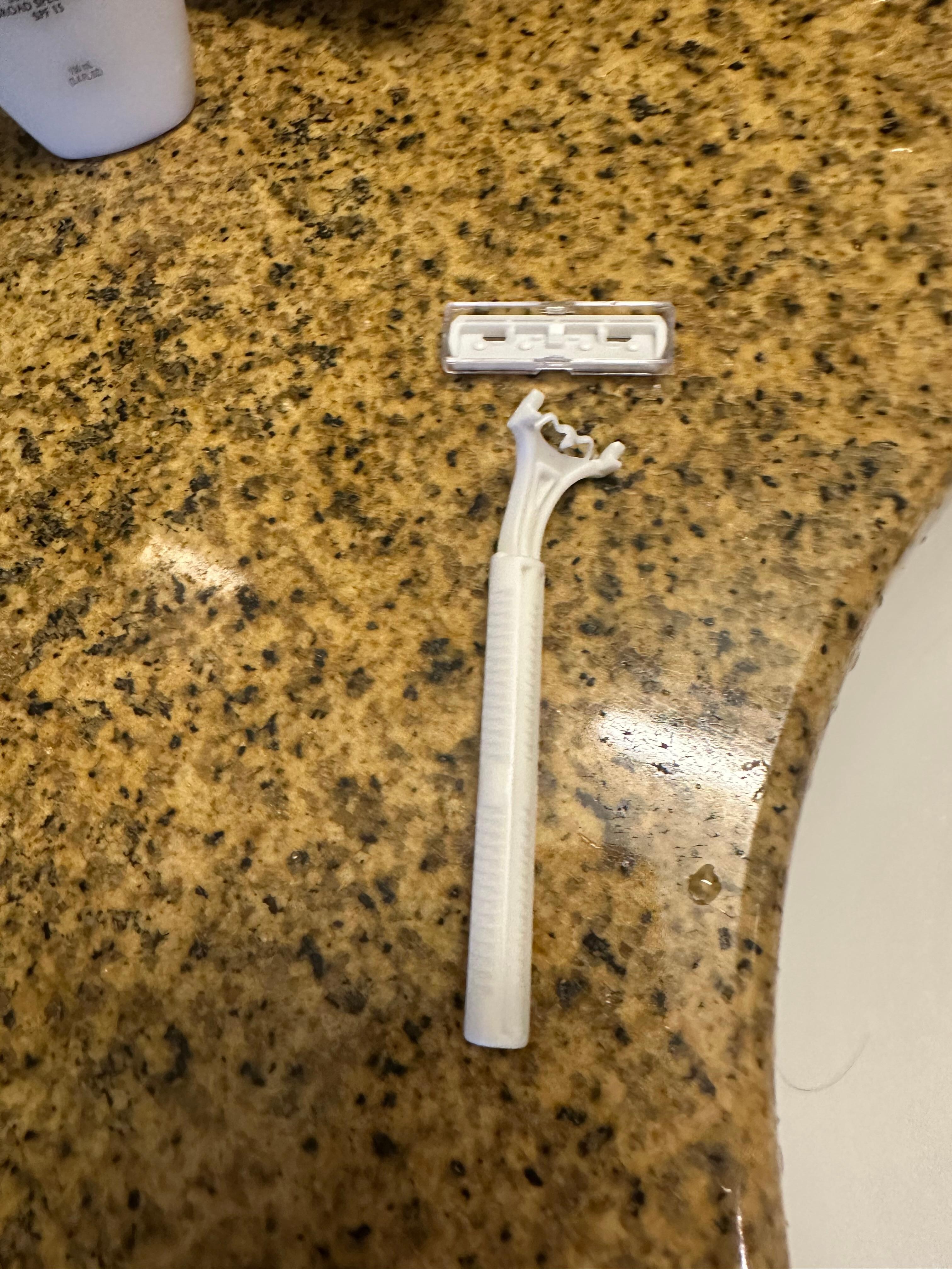 Cheap easily broken razor 
