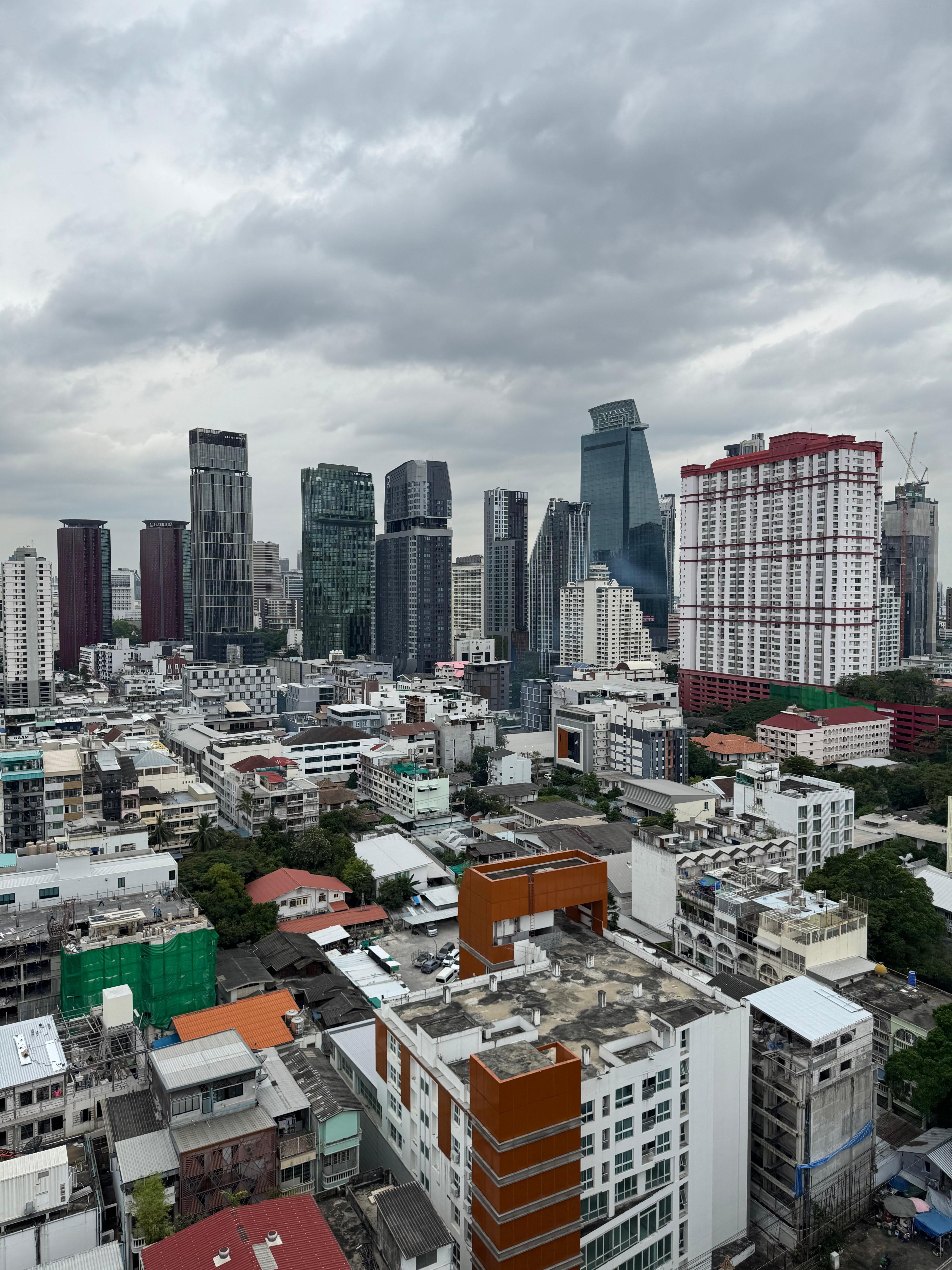 エントランスからの風景(昼)