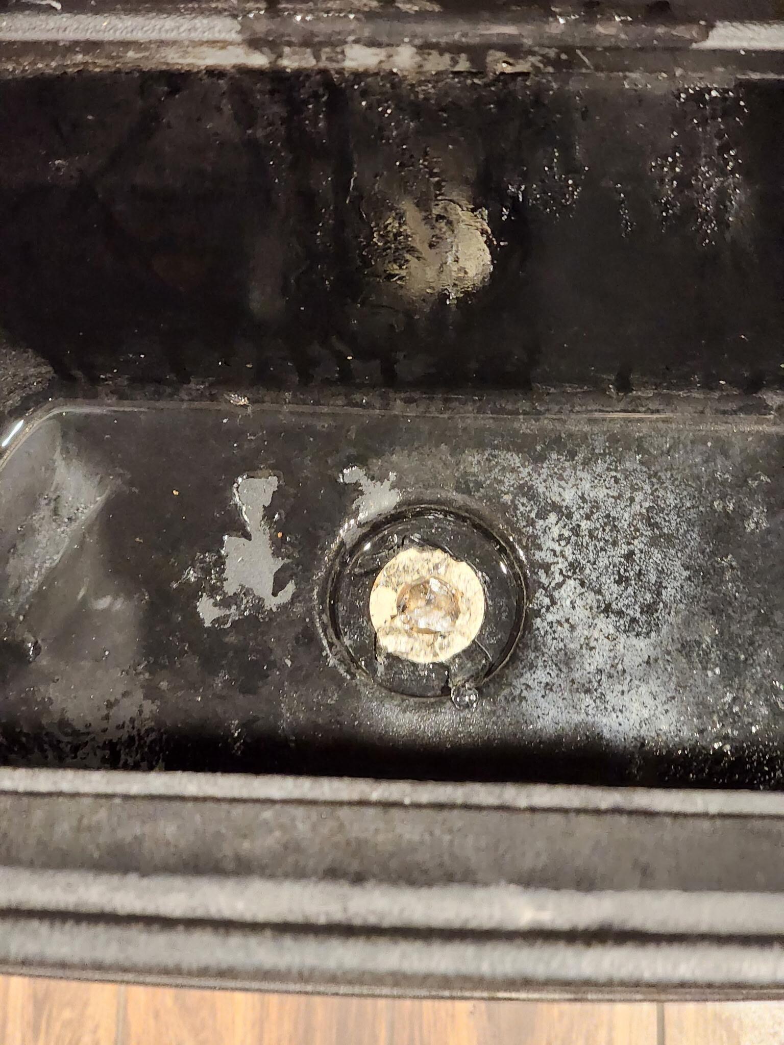 This is the ice machine.. yes thats mold.. every guest who has gotten ice from this machine most likely has ingested mold