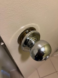 Broken bathroom door. Could not lock.