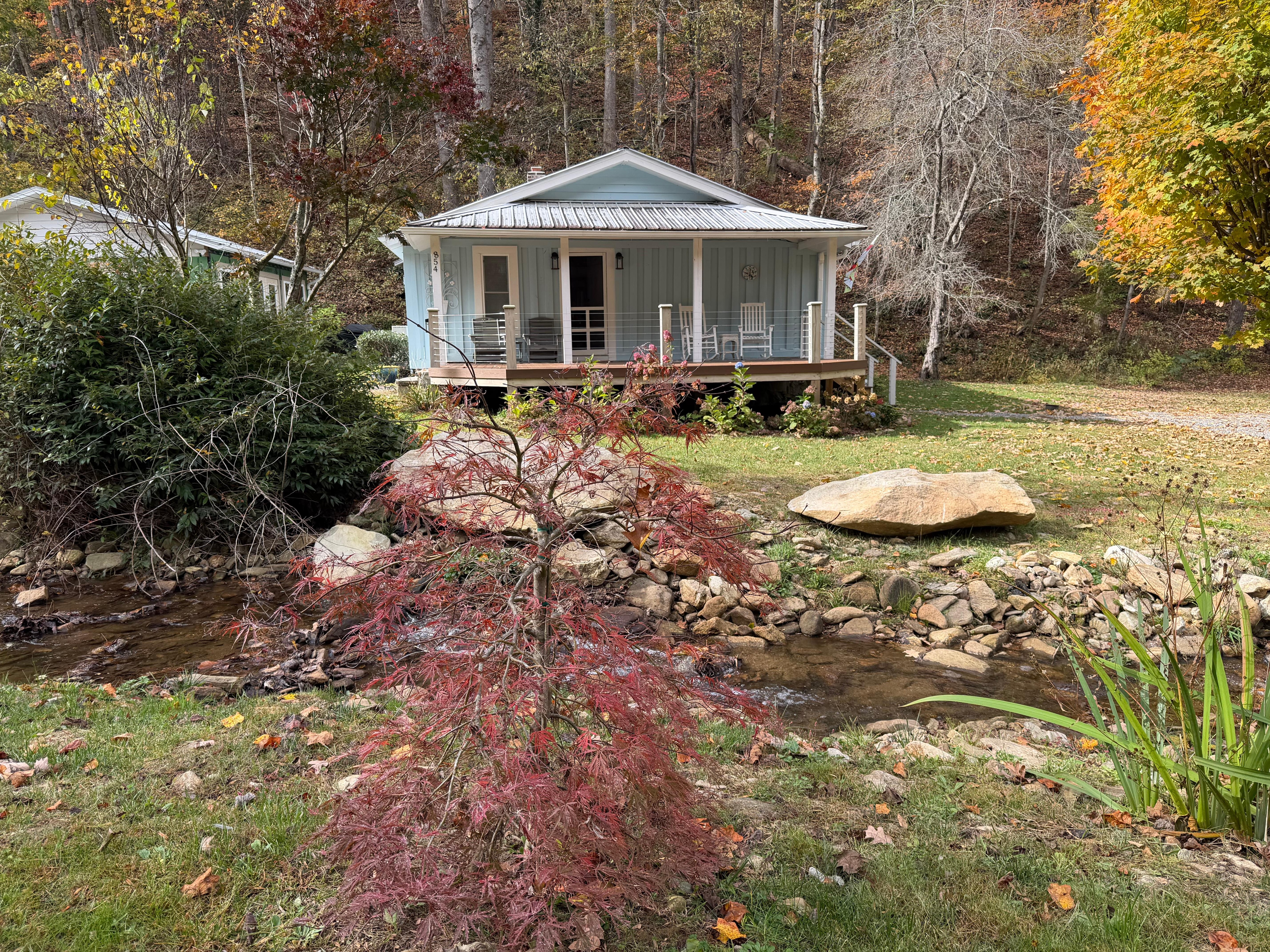 Peaceful and great location!!