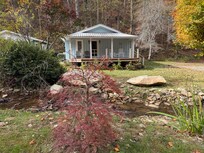 Peaceful and great location!!