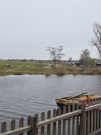 Blick aus dem Fenster und der Terrasse