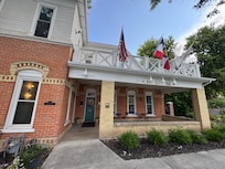 Lively historical hotel in an excellent location to everything. Very well maintained.