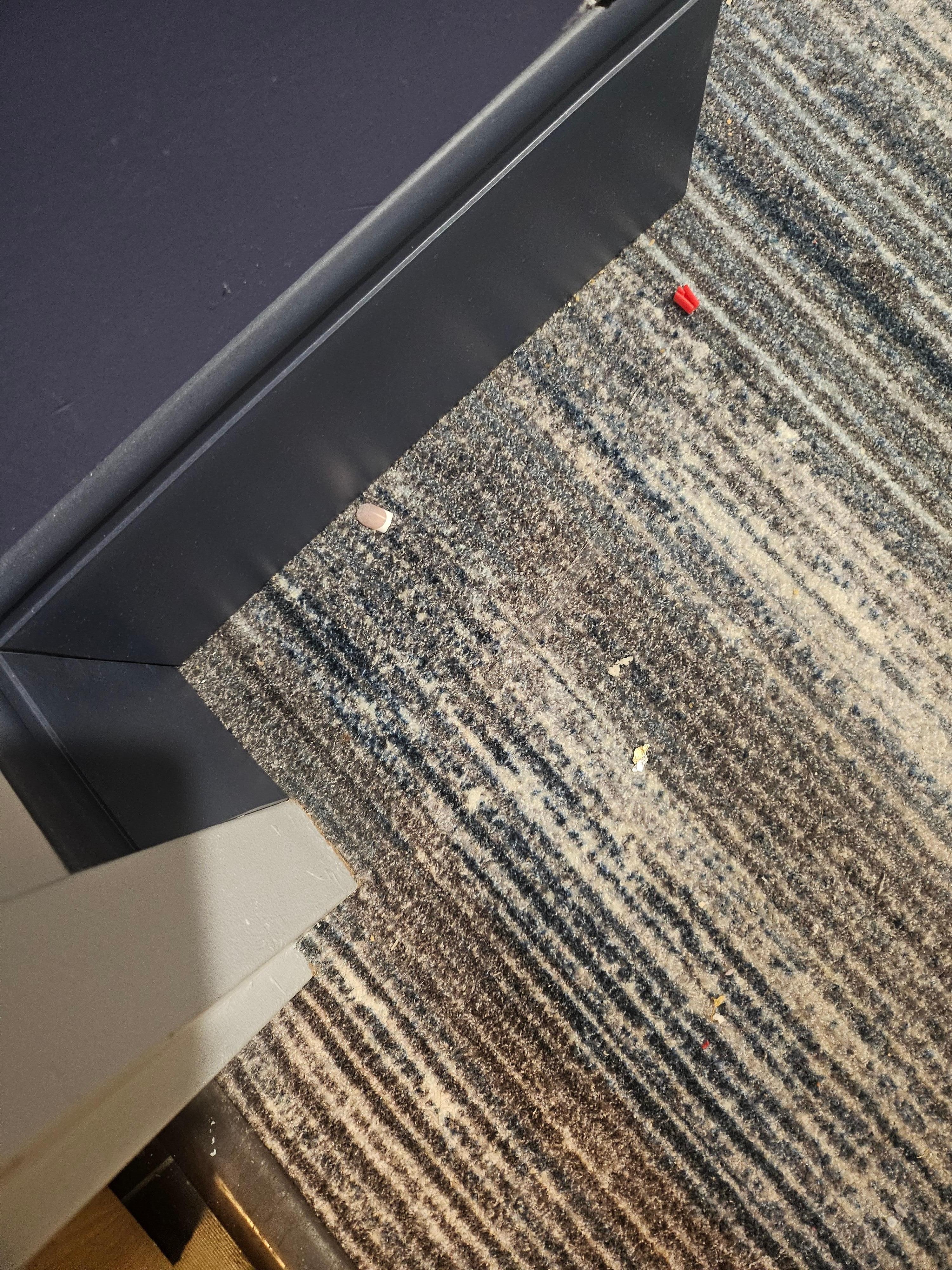 The flooring in the hallway (4th floor) needed cleaning. There was a false nail on the ground. 