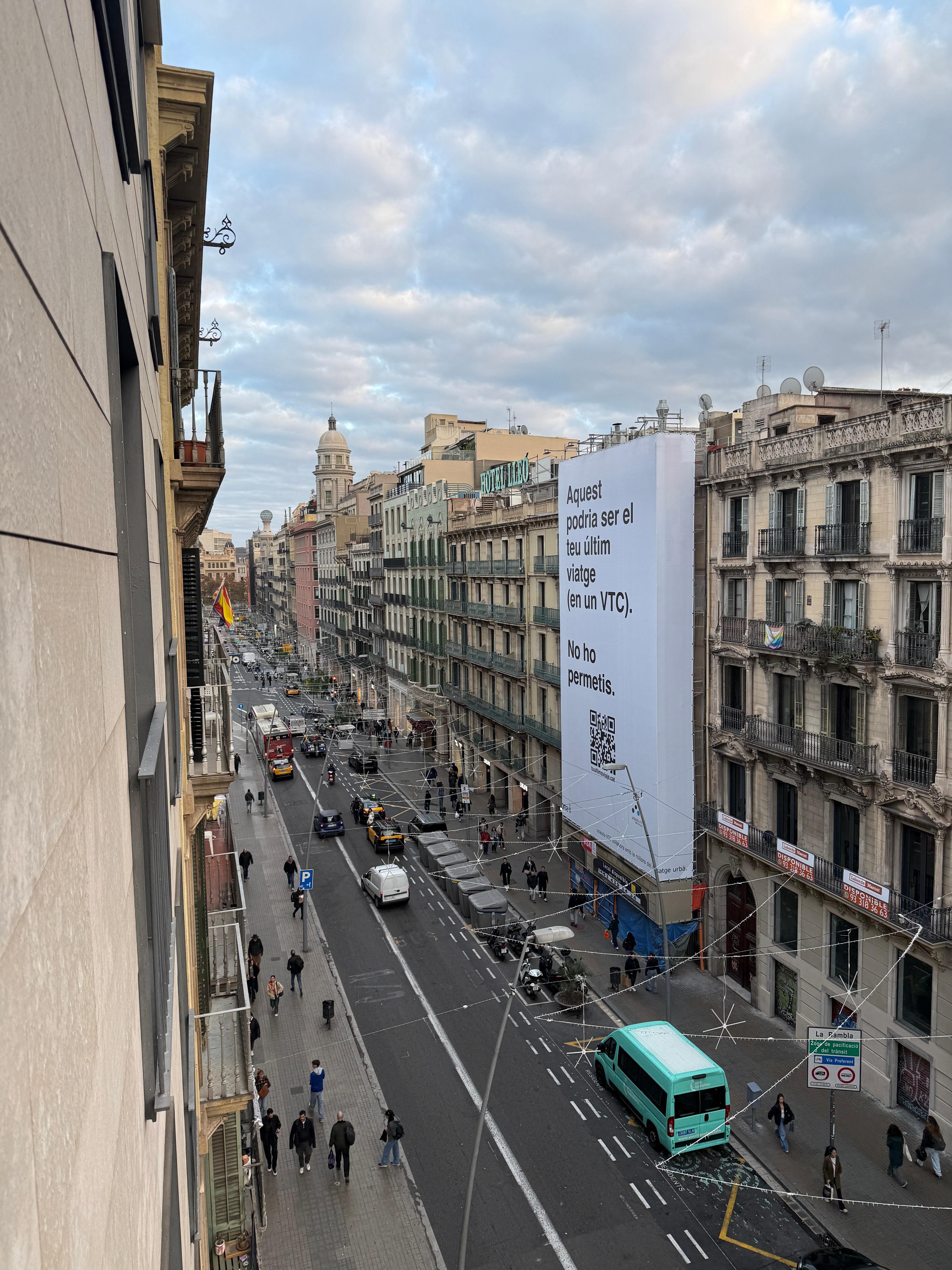 Ausblick aus dem Fenster zur Straße.