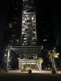 Hotel Rennaisance Fira by night