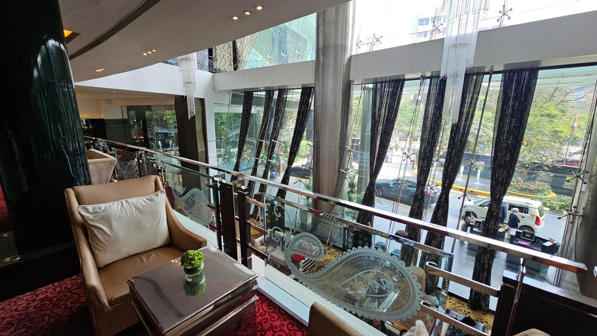 Uitzicht over de lobby van de 1e etage