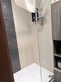 No shower door or shower curtain so water goes everywhere