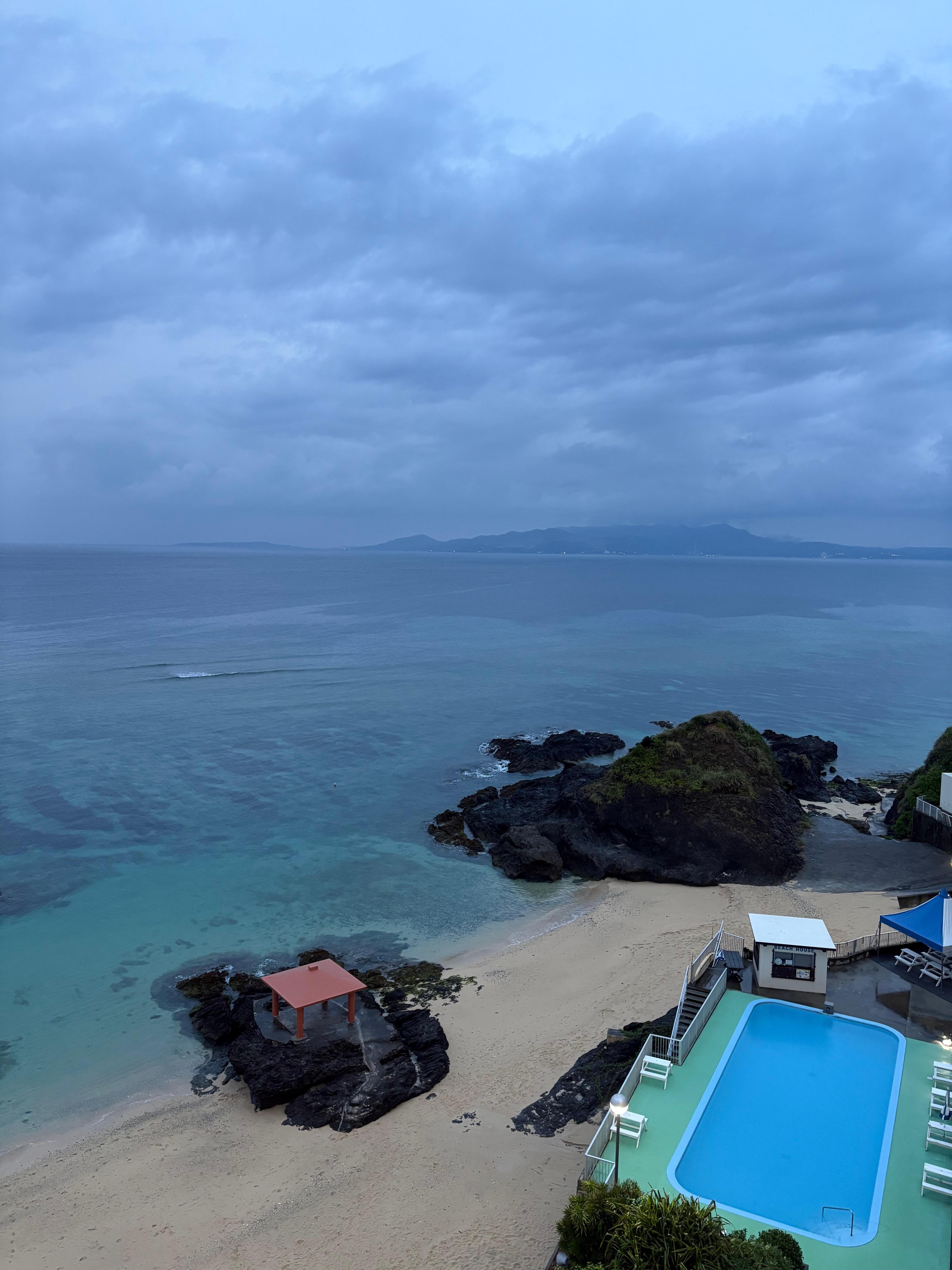 生憎のお天気でしたが、ロケーションは素晴らしいですね。小さなお子様連れには、良いところだなと思いました。