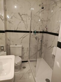 Lovely loo with HOT water and pressure