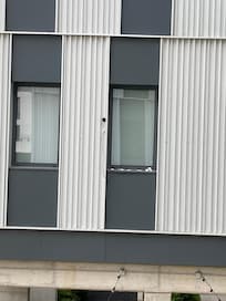 Camera en vis à vis de notre fenêtre !