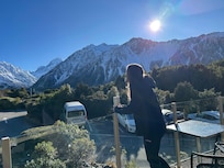 From their outdoor area (equipped with a grill and tables) you can see Mount Cook and the surrounding mountains!