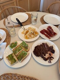 Full kitchen with everything we needed