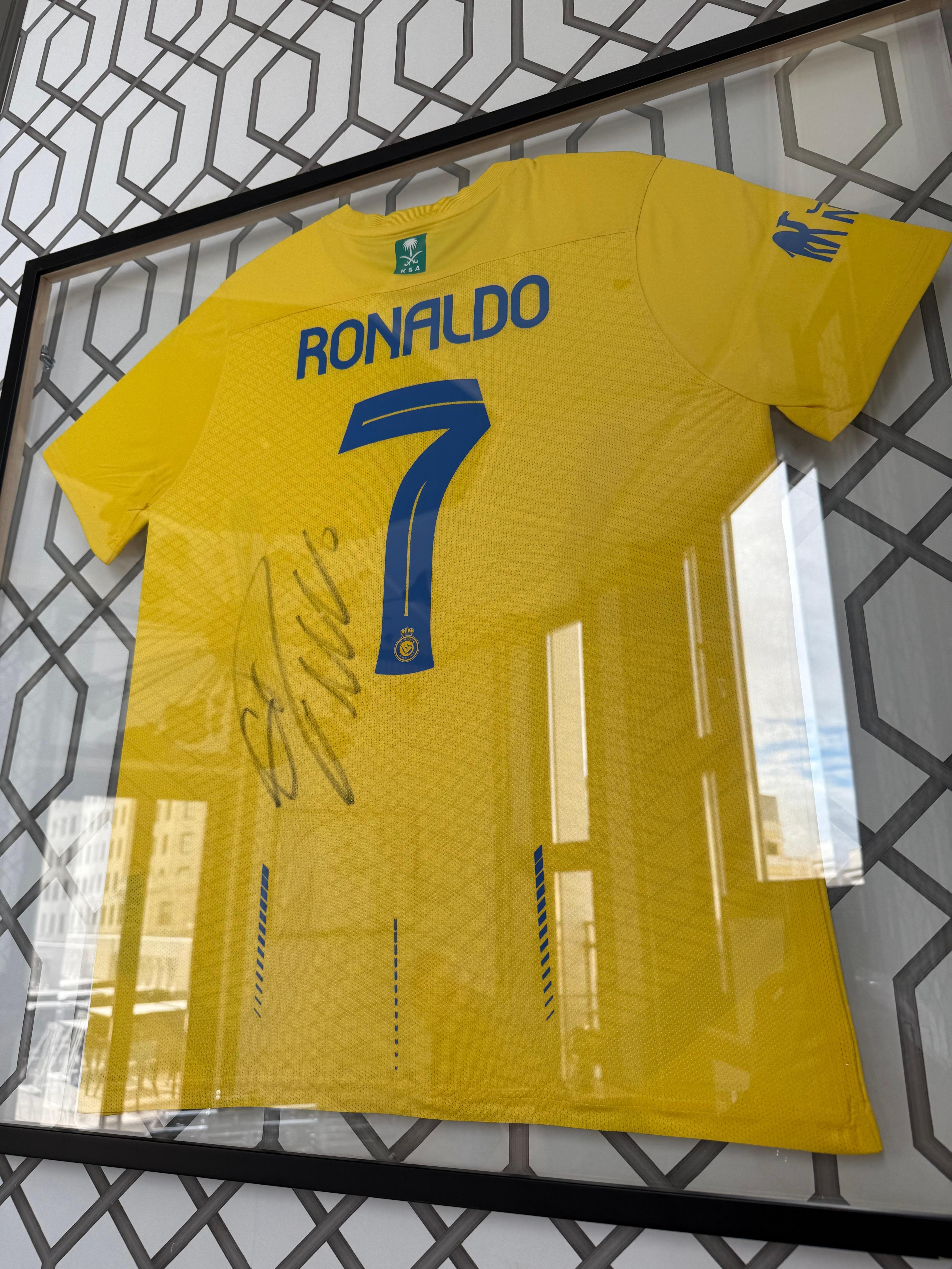 La única queja es que no tengas souvenirs de Cristiano para vender en el hotel , alguien está descuidando eso 