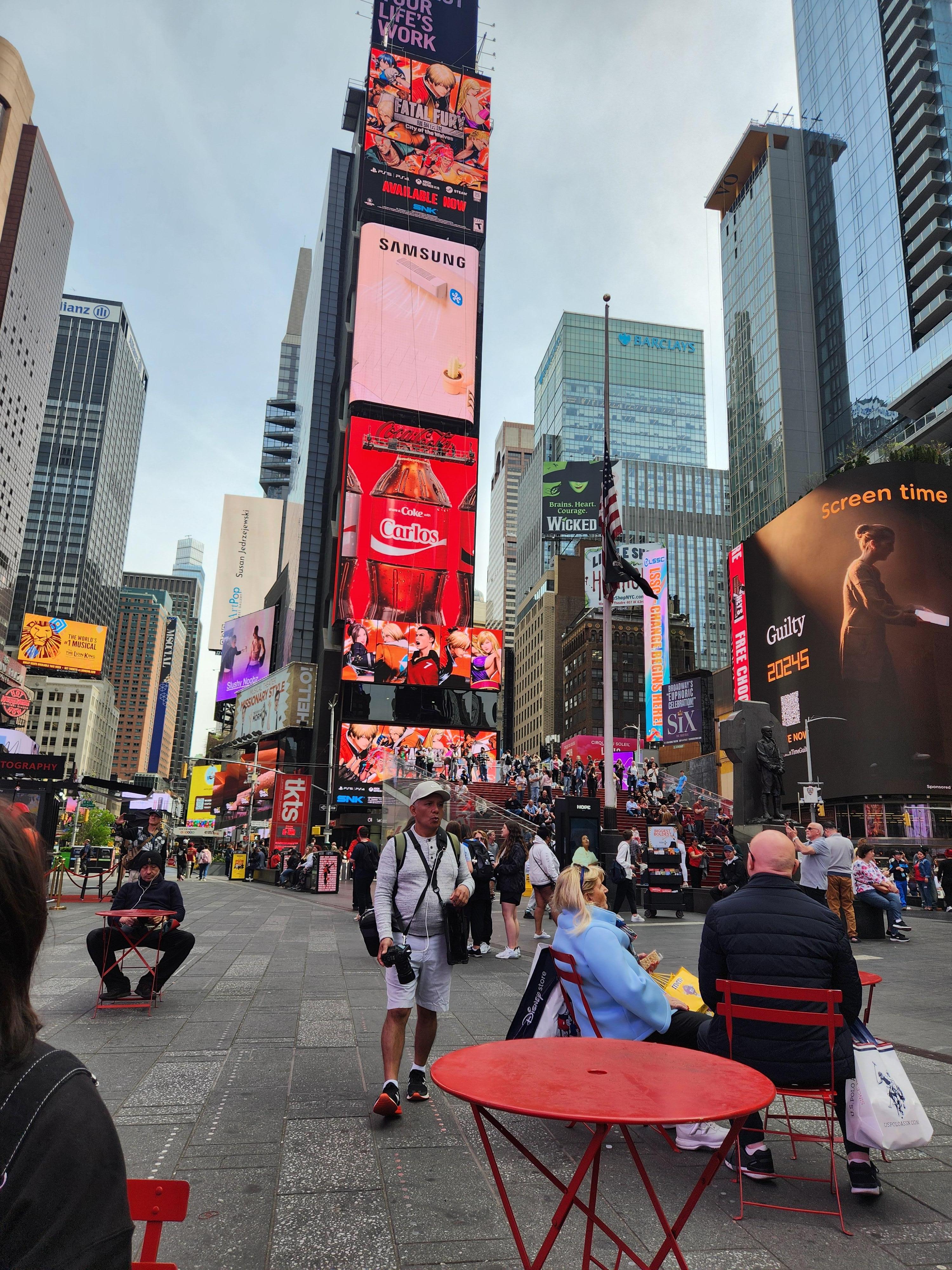 Times Square, Red Steps