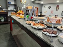 Tortas doces e salgadas, sem descrição, misturadas.
