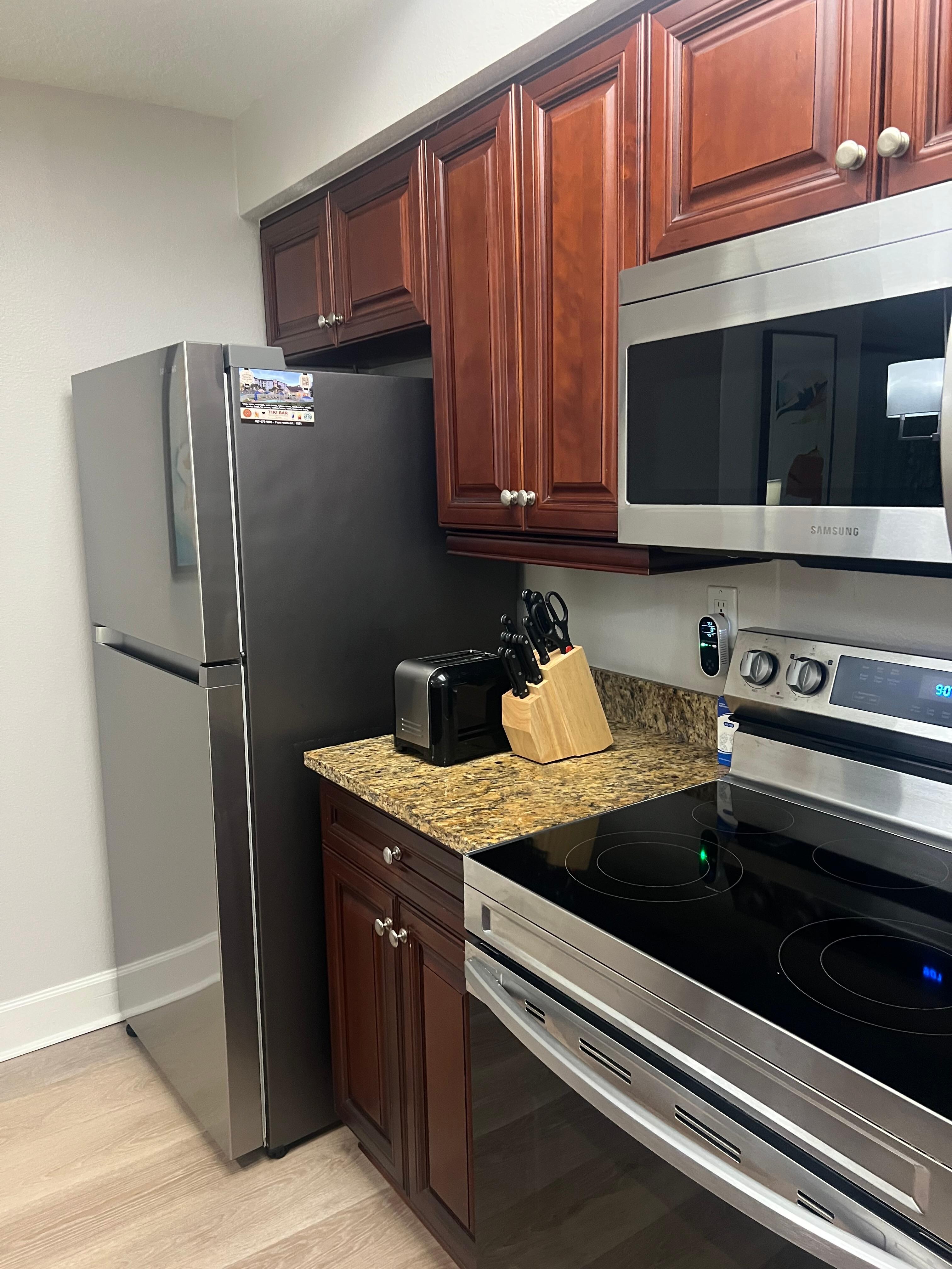 Full kitchen and pantry
