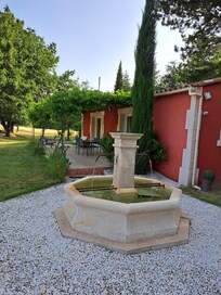 Zicht op huis met terras